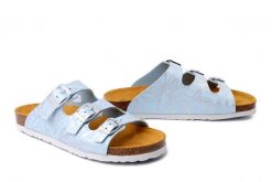 DR. BRINKMANN 700784-55 hellblau, klapki damskie. Niebieskie klapki damskie Dr. Brinkmann, na lato, bez wzorów, bez obcasa, bez zapięcia. Za 174.90 zł.