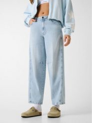 Guess Jeans Jeansy W6GA2X D0029 Niebieski Relaxed Fit. Niebieskie jeansy damskie Guess Jeans, z aplikacjami, z bawełny. Za 439.00 zł.