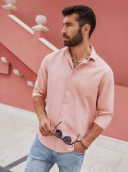 Ombre Męska koszula z kieszenią REGULAR FIT - różowa V5 OM-SHCS-0148 XXL. Czerwone koszule męskie Ombre, m, bez wzorów, bez kołnierzyka, bez ramiączek. Za 139.99 zł.