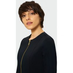 Elegancki żakiet. Marynarki i żakiety damskie Greenpoint, bez wzorów, z bawełny, eleganckie, bez kołnierzyka, bez ramiączek. Za 69.99 zł.