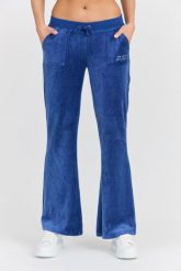 JUICY COUTURE Damskie niebieskie spodnie Heritage Crown Caisa Low Rise Pant. Niebieskie spodnie dresowe damskie Juicy Couture, bez wzorów, z bawełny, eleganckie, długie. W wyprzedaży za 423.99 zł.