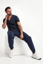 Spodnie dresowe męskie ARMANI EXCHANGE. Spodnie sportowe męskie Armani Exchange, m, bez wzorów, z dresówki. W wyprzedaży za 374.25 zł.