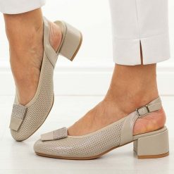 Złote sandały damskie na obcasie Potocki 12817. Żółte sandały damskie POTOCKI, z aplikacjami, ze skóry, z okrągłym noskiem, bez obcasa, na obcasie, bez zapięcia. Za 179.00 zł.