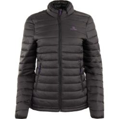 Kurtka damska ATHL Riese - czarna. Czarne kurtki sportowe damskie XERO SHOES, bez wzorów, z puchu, bez ramiączek, bez kaptura, trekkingowe. Za 273.99 zł.