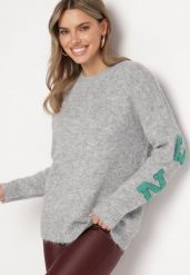 Szary Sweter Ozdobiony Naszywkami z Wełną Zivila. Szare swetry nierozpinane damskie Born2be, z aplikacjami, z jeansu, eleganckie, bez kołnierzyka, bez ramiączek. Za 159.99 zł.