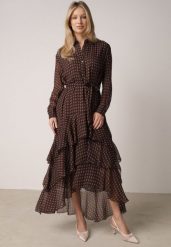 Brązowa Koszulowa Sukienka z Dłuższym Tyłem i Falbanami Savandra. Brązowe sukienki damskie Born2be, na co dzień, l, bez wzorów, z poliesteru, bez kołnierzyka, bez ramiączek, midi, koszulowe. Za 239.99 zł.