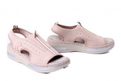 RIEKER V59B5-31 pink, sandały damskie. Czerwone sandały damskie Rieker, bez wzorów, bez obcasa, bez zapięcia. Za 319.90 zł.