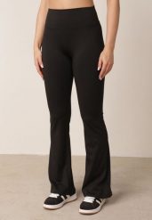 Czarne Legginsy o Kroju Dzwonów z Wysokim Stanem i Modelującym Marszczeniem Pronone. Czarne legginsy damskie Born2be, bez wzorów, z jeansu. Za 69.99 zł.