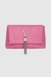 VALENTINO Różowa torebka z ozdobnym V oceania re satchel. Czerwone listonoszki damskie Valentino by Mario Valentino, bez wzorów, ze skóry, bez dodatków. W wyprzedaży za 484.99 zł.