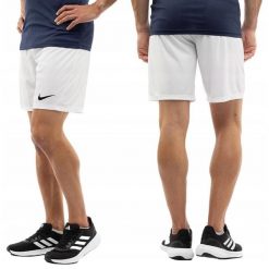 Spodenki treningowe męskie Nike Dry Park III. Białe spodnie materiałowe męskie Nike, bez wzorów, ze skóry. Za 58.99 zł.