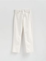 Jeansy mom fit z dłuższą nogawką - złamana biel. Jeansy damskie Reserved, bez wzorów, z bawełny. Za 129.99 zł.