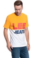 LEE T SHIRT COLOUR BLOCK TEE RADIANT YELLOW L60PFELG 112113471. Żółte t-shirty męskie Lee, l, bez wzorów, bez kołnierzyka, bez ramiączek. W wyprzedaży za 39.99 zł.