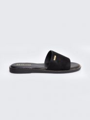 Klapki damskie czarne RR274618 906. Czarne klapki damskie BIG STAR, na lato, bez wzorów, ze skóry ekologicznej, eleganckie, bez obcasa, bez zapięcia. Za 149.99 zł.