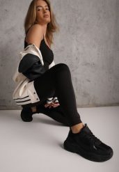 Czarne Legginsy Basic z Modelującą Wstawką w Pasie Liacan. Czarne legginsy damskie Renee, bez wzorów, z jeansu. Za 49.99 zł.