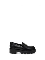 Guess Półbuty 184524 Czarny. Czarne półbuty damskie Guess, z aplikacjami, bez obcasa, na płaskiej podeszwie, bez zapięcia. Za 584.99 zł.