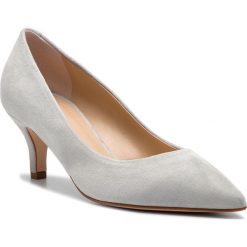 Półbuty SOLO FEMME - 48901-02-G15/000-04-00 Jasny Szary. Szare półbuty damskie Solo Femme, bez wzorów, ze skóry, bez obcasa, na obcasie, bez zapięcia. W wyprzedaży za 209.00 zł.