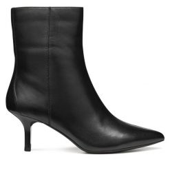 Botki Geox. Czarne botki damskie Geox, bez wzorów, bez obcasa, na szpilce, bez zapięcia. Za 439.99 zł.