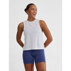 Damski tank top Hummel Mt Vanja. Białe topy damskie Hummel, bez wzorów, sportowe, bez kołnierzyka, bez ramiączek. Za 163.50 zł.