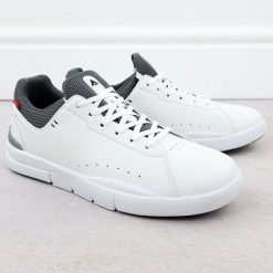 Skórzane półbuty sportowe męskie białe McArthur MC19. Białe buty sportowe męskie McArthur, bez wzorów, ze skóry, bez zapięcia, trekkingowe. Za 99.00 zł.