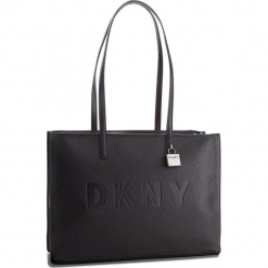 Torebka DKNY - Commuter-Lg Tz Tote R83AA666 Black/Silver BSV. Czarne shopperki damskie DKNY, bez wzorów, ze skóry, zdobione, bez dodatków. W wyprzedaży za 639.00 zł.