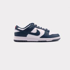Buty sportowe Nike Dunk LOW RETRO. Niebieskie buty sportowe męskie Nike, bez wzorów, bez zapięcia. Za 490.50 zł.
