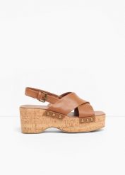 Sandały na korkowej koturnie. Brązowe sandały damskie bonprix, bez wzorów, bez obcasa, na koturnie, bez zapięcia. Za 144.99 zł.