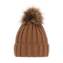 Czapka Zimowa z Pomponem Damska - Kamelowa. Brązowe czapki damskie Molly, na zimę, bez wzorów, z materiału. Za 59.90 zł.
