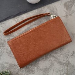 Paolo Peruzzi Portfel damski skórzany duży z miejscem na telefon kopertówka koniakowa damska T-141-CG. Portfele damskie Paolo Peruzzi. Za 140.16 zł.