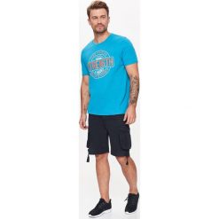 T-SHIRT MĘSKI Z NADRUKIEM. Niebieskie t-shirty męskie TOP SECRET, l, bez wzorów, z bawełny, bez kołnierzyka, bez ramiączek. W wyprzedaży za 19.99 zł.