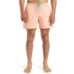Szorty kąpielowe dla Mężczyzn EVERYDAY SOLID VOLLEY 15". Czerwone szorty męskie Quiksilver, bez wzorów, z poliesteru, sportowe. Za 139.99 zł.