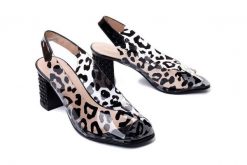 BRENDA ZARO 4418 leopardo czarny, sandały damskie. Czarne sandały damskie Brenda Zaro, bez wzorów, z gumy, bez obcasa, na obcasie, bez zapięcia. Za 207.45 zł.
