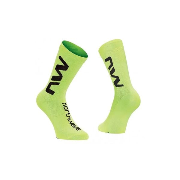 Skarpetki Northwave Extreme Air. Czarne skarpetki damskie Northwave, w ażurowe wzory, z materiału. Za 118.50 zł.