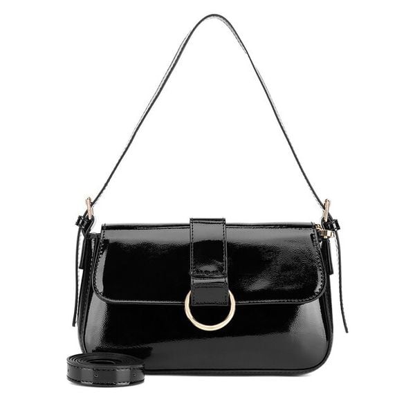 Torebka DeeZee. Czarne listonoszki damskie DeeZee, bez wzorów, bez dodatków. Za 89.99 zł.