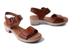 RIEKER REMONTE D0N52-25 brown, sandały damskie. Brązowe sandały damskie Rieker Remonte, bez wzorów, ze skóry, bez obcasa, na obcasie, bez zapięcia. Za 295.92 zł.