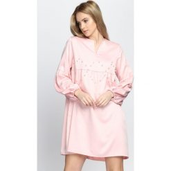 Różowa Sukienka Saving Grace. Czerwone sukienki damskie Born2be, na imprezę, m, bez wzorów, z satyny, bez kołnierzyka, bez ramiączek, mini, rozkloszowane. Za 39.99 zł.