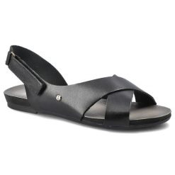 Czarne Sandały Lemar Eleganckie Buty Na Lato. Czarne sandały damskie Lemar, bez wzorów, ze skóry, bez obcasa, na płaskiej podeszwie, bez zapięcia. Za 179.00 zł.