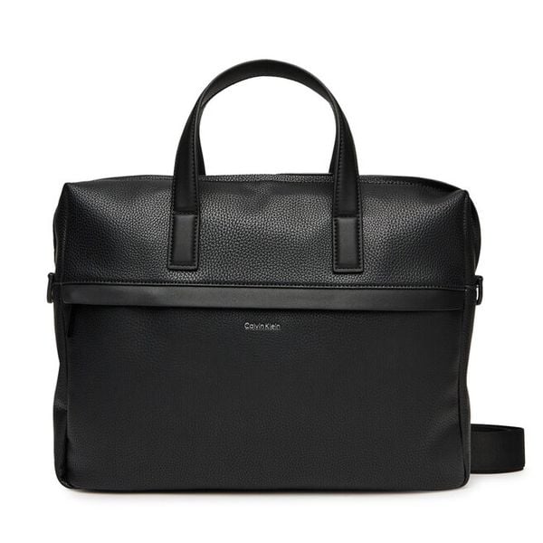 Torba na laptopa Calvin Klein. Czarne torby na laptopa damskie Calvin Klein, bez wzorów. Za 419.99 zł.
