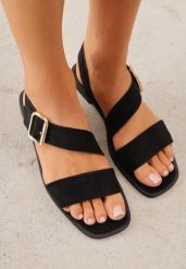 Czarne Płaskie Sandały z Asymetrycznym Paskiem i Dużą Klamrą Zellova. Czarne sandały damskie Born2be, bez wzorów, z koronki, bez obcasa, na płaskiej podeszwie, bez zapięcia. Za 99.99 zł.