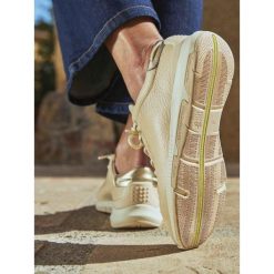 Damskie skórzane buty sportowe TBS Confort. Brązowe obuwie sportowe damskie TBS, bez wzorów, bez zapięcia. Za 513.00 zł.