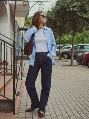 Jeansy straight fit - ciemnogranatowy. Niebieskie jeansy damskie Reserved, bez wzorów, z bawełny. Za 129.99 zł.