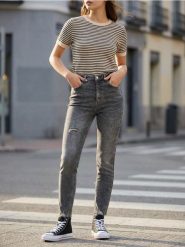 Jeansy mid waist skinny z surowym wykończeniem nogawek - szary. Szare jeansy damskie Sinsay, bez wzorów, z jeansu. Za 69.99 zł.