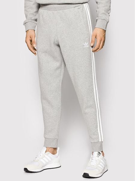 Adidas Spodnie dresowe Classics GN3530 Szary Fitted Fit. Szare spodnie sportowe męskie Adidas, m, bez wzorów, z bawełny. Za 179.99 zł.