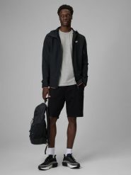 4F Spodenki dresowe męskie - czarne M. Czarne szorty męskie 4F, bez wzorów, z dresówki. Za 79.99 zł.