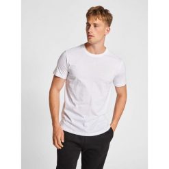 Koszulka Hummel Red Basic. Białe koszulki sportowe męskie Hummel, xl, bez wzorów, z bawełny, bez ramiączek, na fitness i siłownię. Za 117.00 zł.