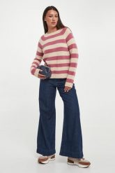 Jeansy damskie Vega WEEKEND MAX MARA. Jeansy damskie Weekend Max Mara, bez wzorów, z jeansu. Za 839.00 zł.