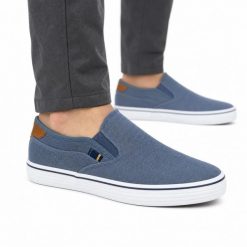 Buty męskie trampki sportowe Wrangler CALYPSO SLIP ON C MEN LOW. Niebieskie trampki męskie Wrangler, bez wzorów, z jeansu, klasyczne, bez zapięcia. Za 159.00 zł.