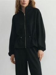 Rozpinana bluza z modalem - czarny. Czarne bluzy damskie Reserved, l, bez wzorów, z dzianiny, bez ramiączek, bez kaptura. Za 159.99 zł.