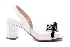 BRENDA ZARO 4303 białe, sandały damskie. Białe sandały damskie Brenda Zaro, bez wzorów, z gumy, bez obcasa, na obcasie, bez zapięcia. Za 299.95 zł.