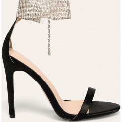 Public Desire - Szpilki. Czarne szpilki damskie Public Desire, bez wzorów, z materiału, z okrągłym noskiem, bez obcasa, na obcasie, bez zapięcia. Za 149.90 zł.