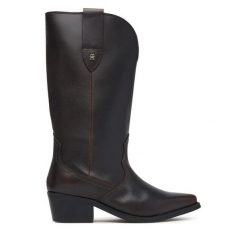 Kozaki Tommy Hilfiger. Brązowe kozaki damskie Tommy Hilfiger, bez wzorów, bez obcasa, na słupku, bez zapięcia. Za 1,299.00 zł.